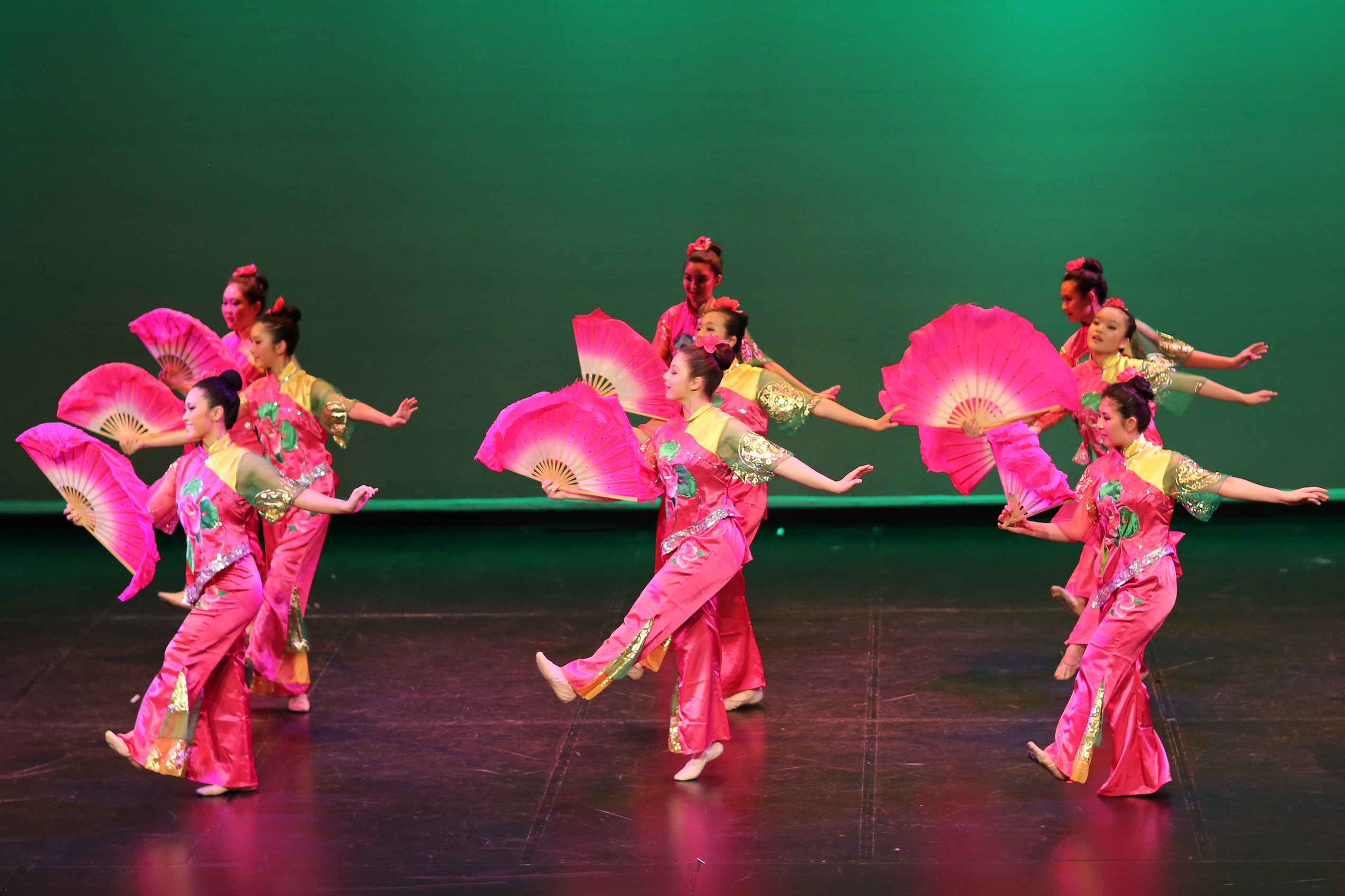 https://blog.hostmaterial.com/public/uploads/images/newsimages/maannewsimage23102021_115552_Chinese-Fan-Dance.jpg